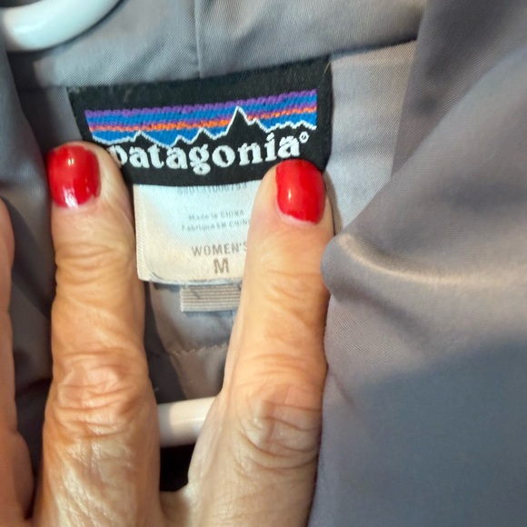 Patagonia Women's Light Gray Puffer Coat Down feathers - Picture 3 of 6